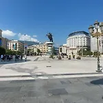 Mina Modern & Cozy Main Square Gtc Апартаменты Скопье