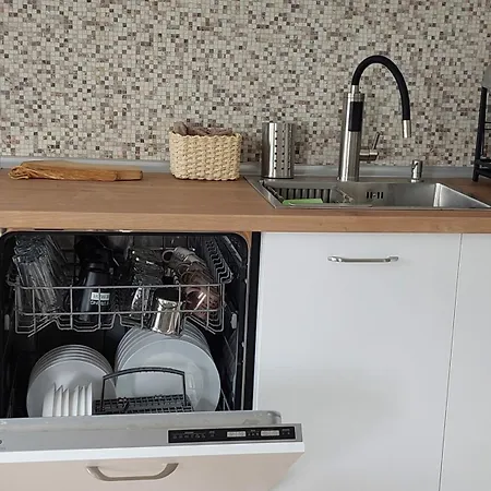 Mina Modern & Cozy Main Square Gtc Апартаменти *